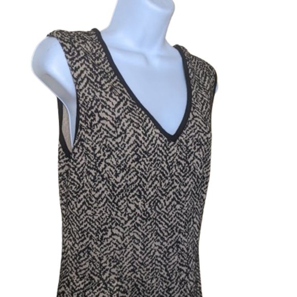 ---  Beige and Black V-Neck Sleeveless Dress Size Medium - Picture 3 of 3